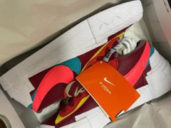 ナイキ SACAI カウズ ブレーザー レッド 240