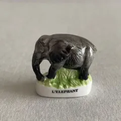 象のフェーブ／ゾウ／動物／フランス雑貨／陶器ミニチュア／ブロカント／ヴィンテージ／蚤の市／幸運の小さな陶器
