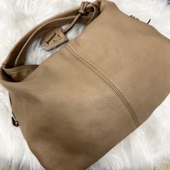 FURLA フルラ レザーハンドバッグ シボ革トートバック ロゴチャーム付きA4収納可能革鞄 ベージュ