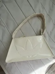 アディダス アイボリー ショルダーバッグ