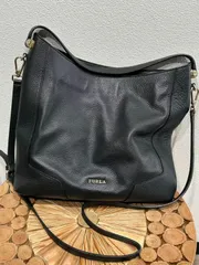 中古美品未使用レベル　フルラ FURLA 美品 ホーボー ショルダーバッグ ペブルドレザー 2WAY 肩掛け トートバッグ 黒 ブラック レディース