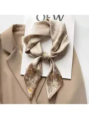 アクセサリー レディース スカーフ 1個 70cm サテンスカーフ、バンダナ風、ネック、ヘアアクセサリーに最適、カーキ地にプリントされた小花柄、バカンスや日常使いに最適、エレガントなバンダナ、ヘアバンド、リボン、バ