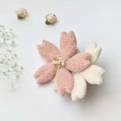 春をまとう 桜の羊毛フェルトブローチ｜大人シック・お出かけや入学式にも｜受注製作
