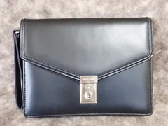 【極美品】NINA RICCI ニナリッチ レザー セカンドバッグ クラッチバッグ 鍵付き ブラック