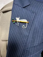 ブローチ　猫　白バージョン