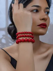 ジュエリー レディース ブレスレット セット 非対称サイズのフェイクパールデコレーション エレガントでシックなフレンチスタイルの女性用ブレスレットセット、ヨーロッパやアメリカで人気のホリデーギフト