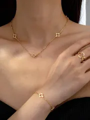 ジュエリー レディース セット 1セットエレガントなレディースメタルジュエリーセット、ネックレス、ブレスレット、リングが含まれ、中空の花とクローバーのデザイン、バレンタイン用