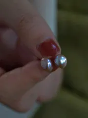 ジュエリー レディース イヤーアクセサリー 7-8mm 白いバロック淡水真珠スタッドピアス 1ペア、優雅な ジュエリー 友人の誕生日プレゼント