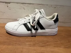 アディダス　キッズスニーカー