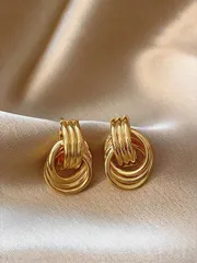 ジュエリー レディース イヤーアクセサリー 1ペア 新作ヨーロピアン&アメリカンスタイル ゴールドカラー厚手レディースピアス、多層幾何学タッセルチャーム ピアス