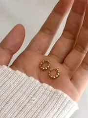 ジュエリー レディース イヤーアクセサリー 1ペア S925スターリングシルバー シンプルエレガントフェイクパールスタッドピアス、仕事とカジュアルウェアに使える万能デザイン