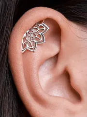 ジュエリー レディース イヤーアクセサリー 1個 925スターリングシルバー中空フラワーピアス、ロマンチックなスタッドピアス、軟骨ピアス、デイリーウェア、結婚式、パーティー、婚約式、エレガントなジュエリー向け