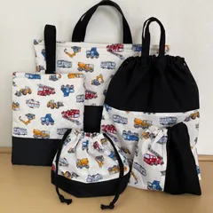 入園入学5点セット　りんりんのハンドメイド　レッスンバッグ　上履き入れ　お着替え袋　コップ袋　お弁当袋　キルティング　働く車　オフホワイト