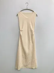 Qung ワンピース アイボリー 無地 袖なし ミモレ・半端丈