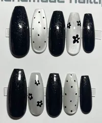 ネイルチップ  つけ爪　大人　ラメ　花　マグネットネイル　水玉　韓国　ワンホン　ドットネイル　黒