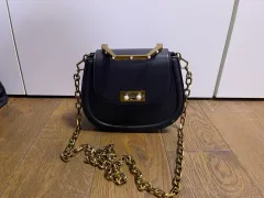 チャールズアンドキース ブラック チェーン ショルダーバッグ