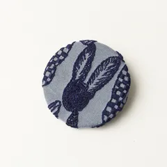 ミナペルホネン mina perhonen pomppia サンキューベリーバッジ ｜ネイビー サークル  刺繍 アクセサリー 小物 ブローチ【2400014863277】のサムネイル