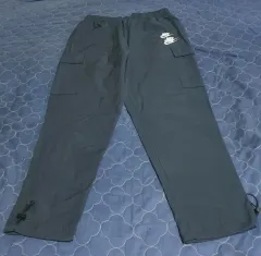 ナイキ ワールドツアー マルチ スウッシュ ウーブン カーゴパンツ ブラック (L)