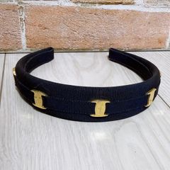 フェラガモ ゴールド金具 カチューシャ - メルカリ