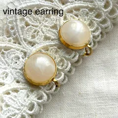 A01901ヴィンテージ 乳白マーブルカボションのぽってりサークルイヤリング