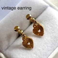 A01914ヴィンテージ ゴールドハートのゆらゆらイヤリング