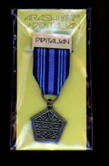 嵐 14年 THE DIGITALIAN 大野智 メダルブローチ *大阪/青