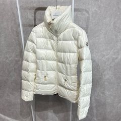 MONCLER フード付きダウンジャケット アイボリー - メルカリ