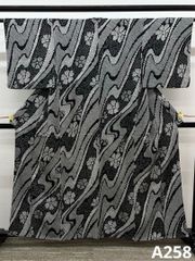 振袖 金駒 金彩 紋意匠 大輪 身丈159cm 撥水加工済 MO3175 - メルカリ