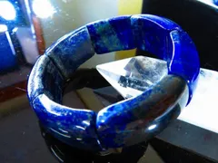★超綺麗★天然ラピスラズリには誕生月が2月バングル30mmｘ20mｍ★★ta428