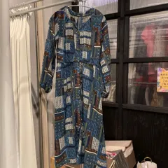 【東あずま店　併売品】　花柄　総柄　ワンピース　ロング　ブルー 青 藍色 ネイビー 紺色　BLUE　　長袖　NAVY