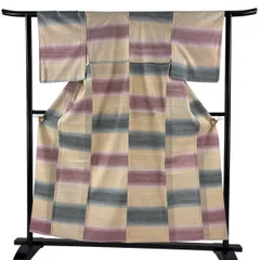 【美品】 紬 身丈156.5cm 裄丈61cm S 単衣 長井紬咲季工房 証紙 段縞 ぼかし柄 紅花染 薄オレンジ 正絹 逸品 【中古】