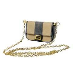 美品】FENDI ✴︎ ナノバゲットチャーム ✴︎ ミニショルダーポーチ 美品】FENDI ✴︎ ナノバゲットチャーム ✴︎ ミニショルダーポーチ