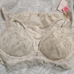 新品  チュチュアンナ 運命のブラ  ブラ＆ショーツ  上下セット  クリーム色  柔らかカラー くっきり谷間  レース シフォン  E65  F65  E70   定価3498円  261