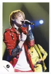 【中古】生写真(ジャニーズ) Kis-My-Ft2/玉森裕太/ライブフォト・上半身・衣装赤・インナー白・左手マイク・右手グー・目線右/公式生写真