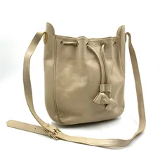 ■美品■Yves saint Laurent イヴサンローラン　ドローストリング式ショルダーバッグ　巾着　側面YSLロゴ金具　レザー　本革　タッセル付き紐　ライトベージュ系オフホワイト　内側YSLロゴモノグラム総柄　斜めがけ　クロスボディ