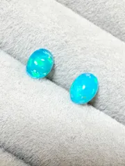 ブルーカラーオパール オーバルカボション 7×5mm ピアス サージカルステンレス K18メッキ エチオピア産 Mサイズ