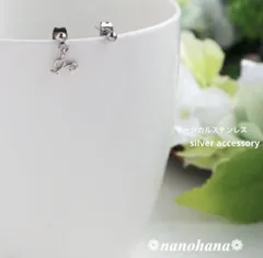 ✴︎ さりげなく輝くイニシャル ✴︎ 《 ジルコニア付Yイニシャルミニピアス 》295 （サージカルステンレス／非対称デザイン）