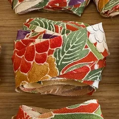 アンティーク着物ヤーン 2M 朱色 花柄 Kimono Yarn Upcycled Vintage Silk Fabric