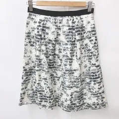 アンタイトル UNTITLED スカート フレアスカート ひざ丈 花柄 ボーダー 白 グレー 黒 ホワイト ブラック 1