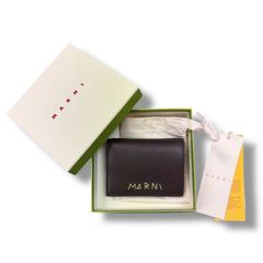 美品】MARNI ネックストラップ付 ジップウォレット - メルカリ