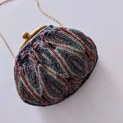 ビーズ装飾チェーン クラッチバッグ