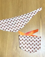 保冷剤が入る　肉球バンダナ