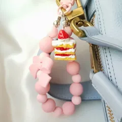 ハンドメイドいちごケーキ ピンクボール キーホルダー