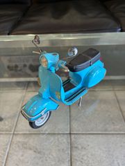 Vespa P50 1946-1996 記念モデル 1/6フィギュア - メルカリ