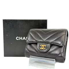 【美品】CHANEL シャネル キャビアスキン Vステッチ コンパクト 三つ折り 財布 ブラック ゴールド金具 シェブロン 27番台 2018～2019年製 箱付き