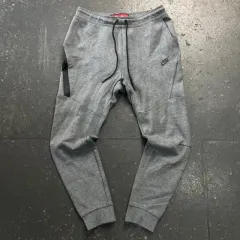 100 NIKE テックパック パンツ