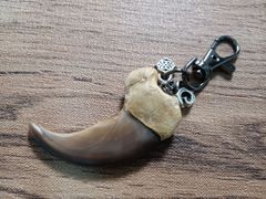 熊の爪② キーホルダー 特大 ヒグマの爪 羆爪 魔除け 災難除け 財運