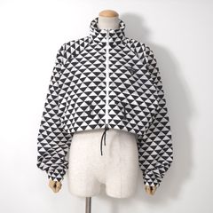 美品 プラダ PRADA RE-NYLON 23年製 ナイロン ジャケットトライアングル クロップド 42 ホワイト ブラック レディース 正規品 6-OC025