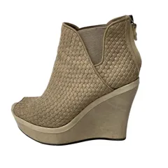 UGG(アグ) ショートブーツ 24.0 レディース - 1002897 ベージュ 編み込み/サイドゴア/ウェッジソール レザー