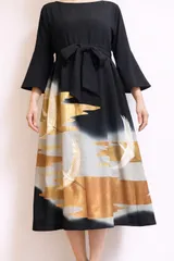 着物リメイク ワンピース ドレス 黒留袖 正絹 落款 作家物 駒刺繍 飛鶴文 金彩